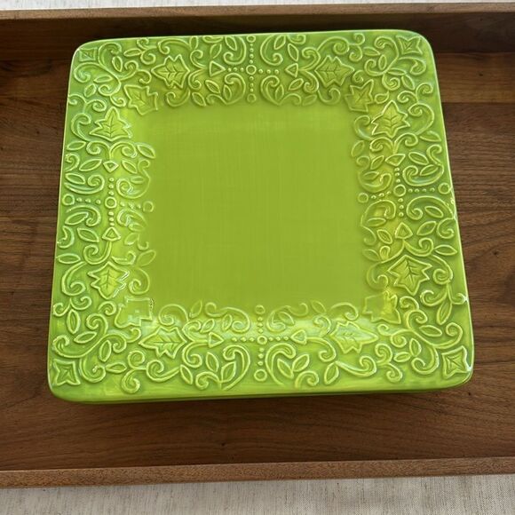 Laurie Gates 4Pc Green Embossed Square Dinner Plates - Picture 2 of 5
